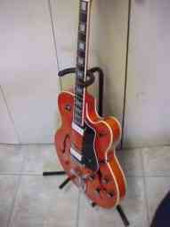 DeArmond T-400 2000 w-original hardshell case.jpg